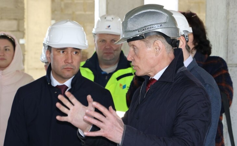 Губернатор Приморья Олег Кожемяко посетил стройплощадку будущей поликлиники в Находке.
